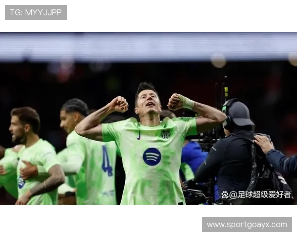 莱万多夫斯基：更衣室核心领袖，球队精神支柱