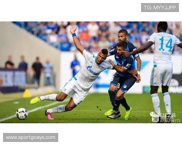 霍村战术解析：灵活阵型与高压逼抢成关键，助力球队攻防平衡