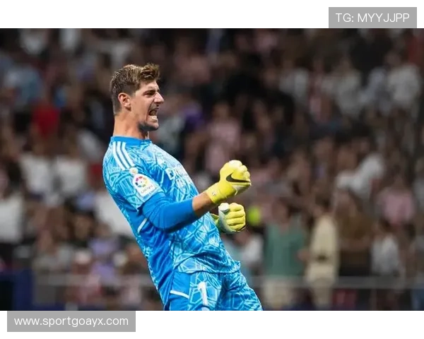 库尔图瓦荣膺雅辛奖，守门神再添荣耀时刻