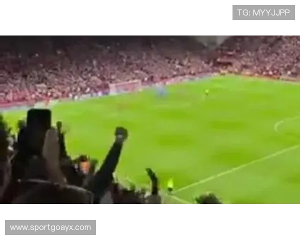 范戴克头球威胁再现赛场，精准制导引爆球迷热议