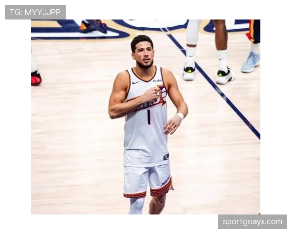 德文·布克赛场上稳得不像人,私底下钱包鼓成啥样了?