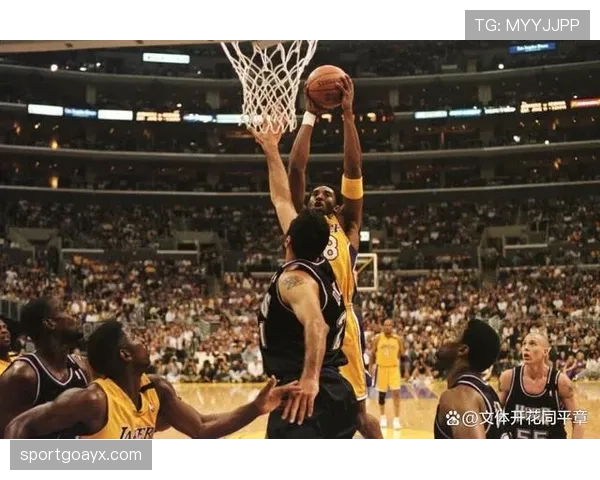 迪瓦茨高效传球拉开内线空间助湖人稳固攻防体系