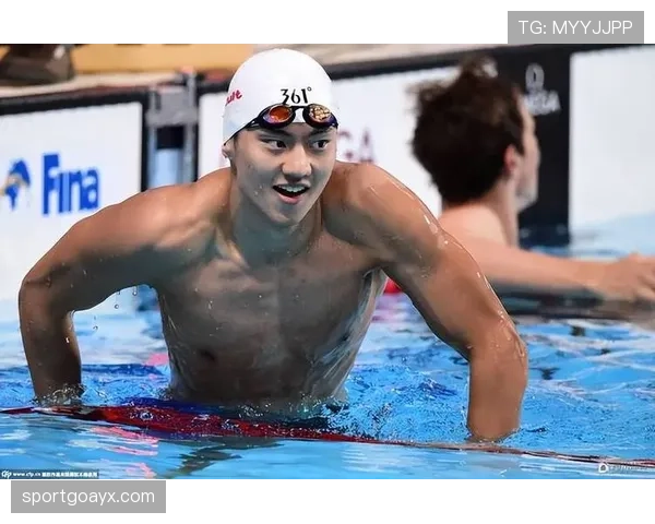 宁泽涛训练完直接去吃火锅，这自律人设有点绷不住啊