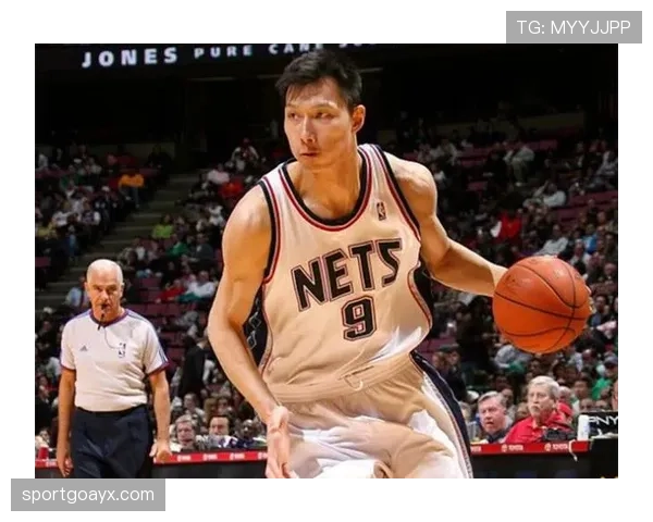 易建联这自律程度，38岁还在健身房泡着，真就靠喝水都能练出肌肉？